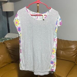 Matilda Jane Women’s Gray Floral Short Sleeve Top